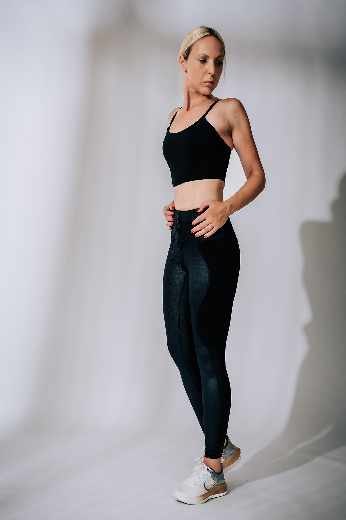 BLACK GLOW LEGGINGS